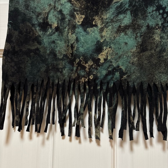 Y2K Black and Green Feather Tee with Fringe - Picture 5 of 6